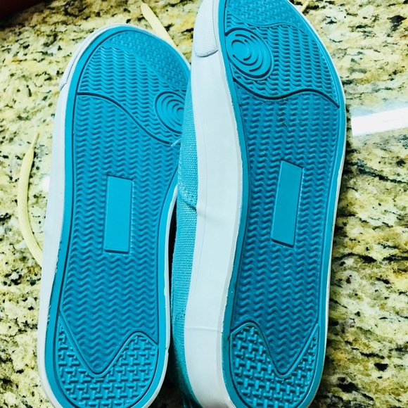 5 for $20! Old Navy Teal Sneaker - Picture 4 of 5